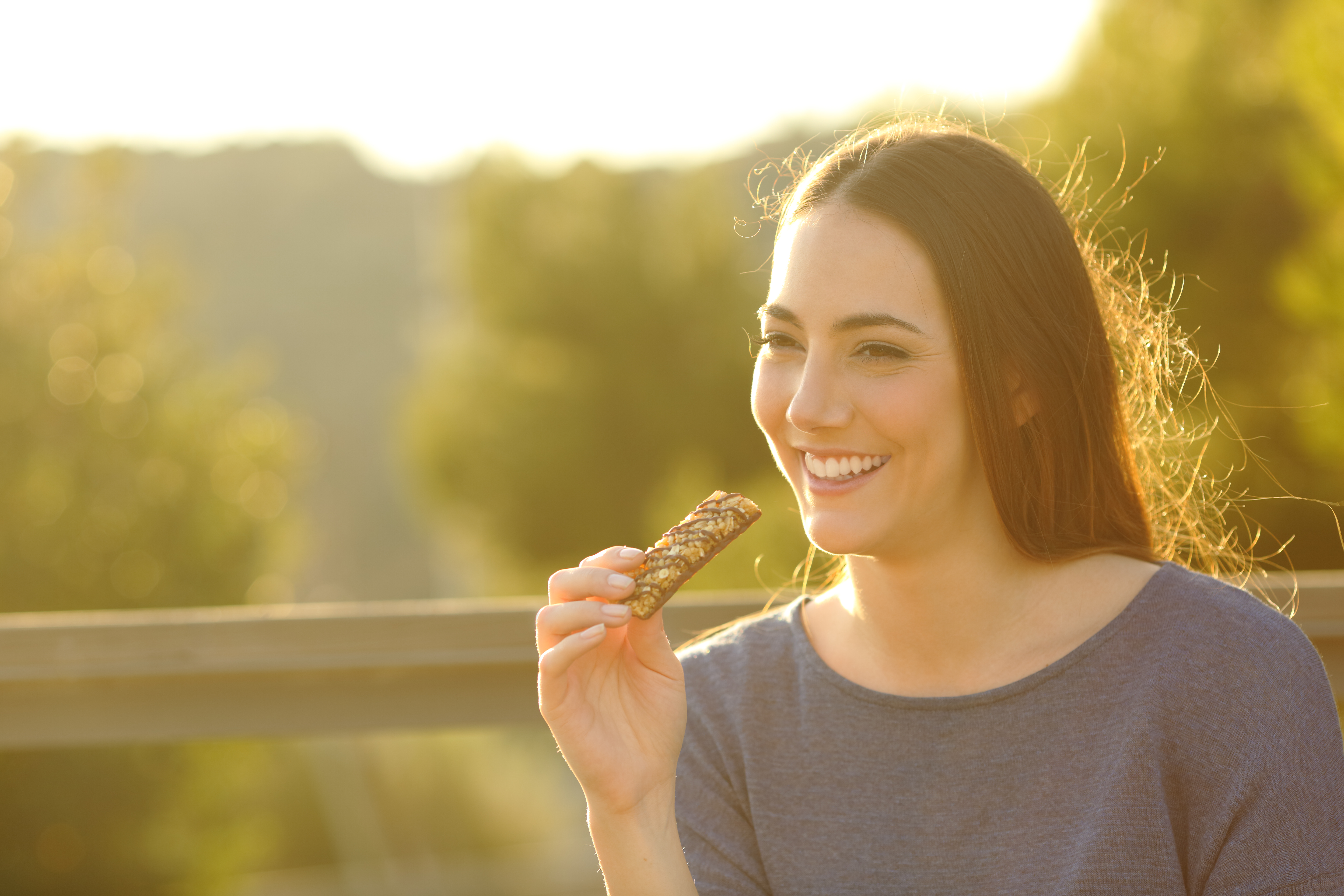 BENEO_Woman with cereal bar_©Antonio Guillem_shutterstock.jpeg